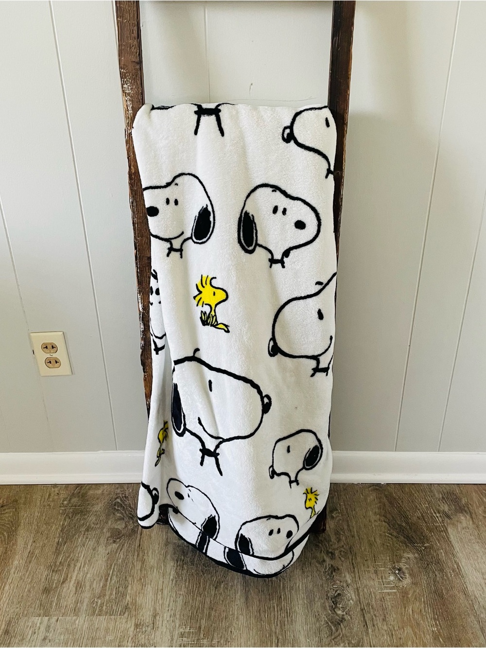Peanuts Snoopy & Woodstock Fleece Blanket 4’6” x 7’4” Soft Plush White